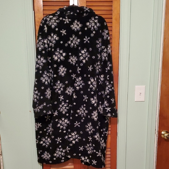 Joe Boxer Snowflakes Fleece Robe - Picture 2 of 8